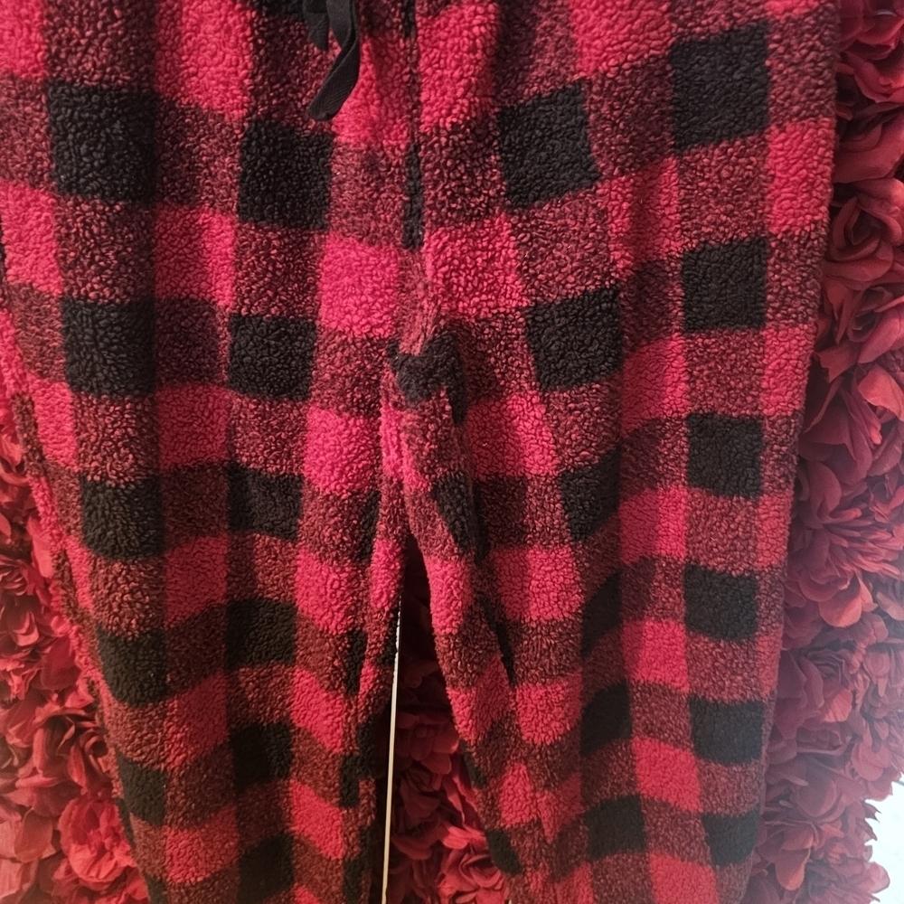 Cali 1850 Women's Cozy Red and Black Plaid Pajama Pants Size Large